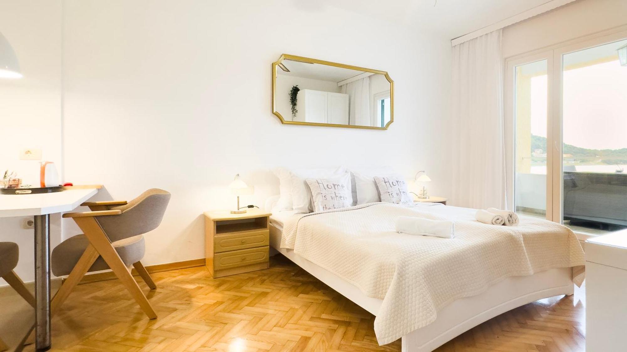 Apartments Antonio Tisno Esterno foto